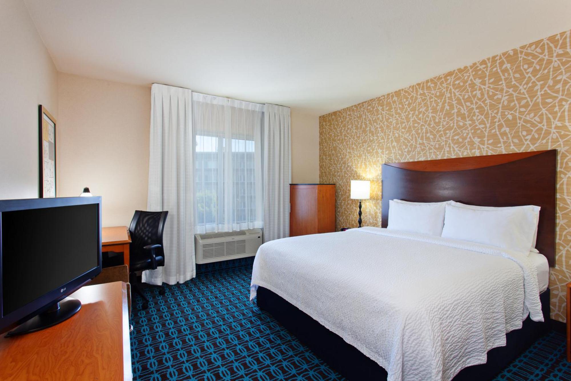 Fairfield & - Angeles Hotel 3*