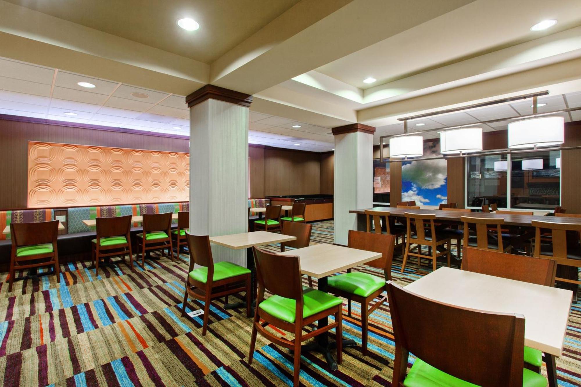 Fairfield & - Angeles Hotel 3*